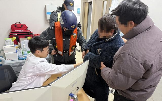 NSP통신-신안군 홍도 보건지소 중국어선 발생 응급환자 진료 지원 (사진 = 목포해경)