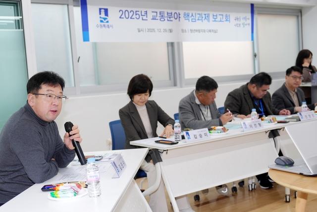 NSP통신-29일 김현수 수원시 제1부시장(왼쪽 첫 번째)이 발언을 하고 있다. (사진 = 수원시)