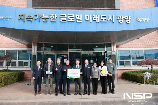 NSP통신-이돈성 동광양농협 조합장 태인장학회에 장학금 기탁식 (사진 = 동광양농협)