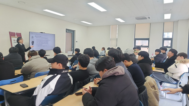 NSP통신-김포대학교가 김포도시공사와 협력해 공기업 채용설명회 및 모의면접 프로그램을 진행하고 있다. (사진 = 김포대학교)