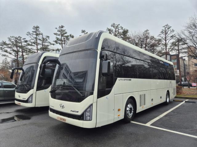 NSP통신-성남시가 새로 도입한 공무용 수소전기버스 차량 모습. (사진 = 성남시)