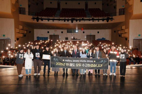 NSP통신-예천군 현장성과공감을 담은 종무식으로 훈훈한 한 해 마무리, 쓰담달리기부터 군정 10대 성과 시상까지 함께 만든 한 해 되돌아봐 (사진 = 예천군)