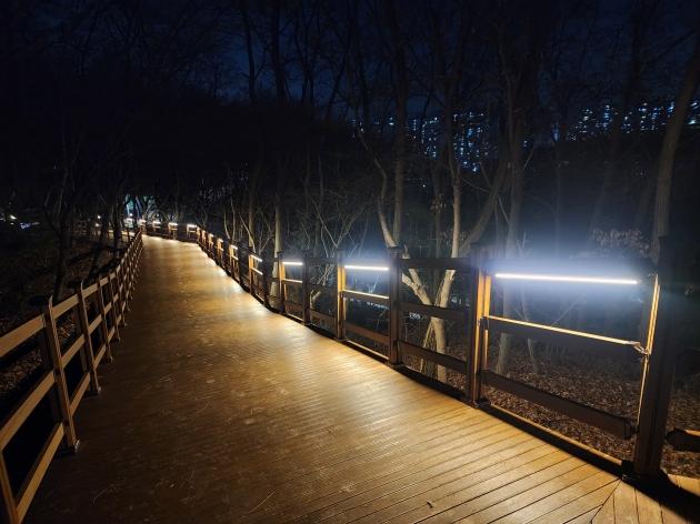 NSP통신-용인특례시가 수지구 상현동 서봉숲속 근린공원에 조성한 서봉숲길. (사진 = 용인특례시)