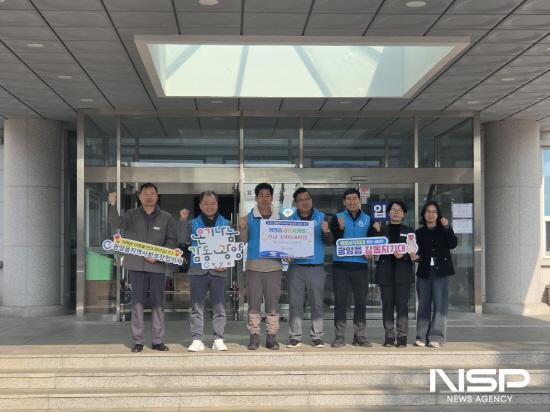 NSP통신-읍!감동지기대 정광철 대장과 김종주·황민석 대원후원금 기탁식 (사진 = 광양시청)