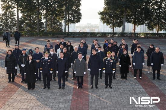 NSP통신-현충탑 신년 참배 (사진 = 광양시청)