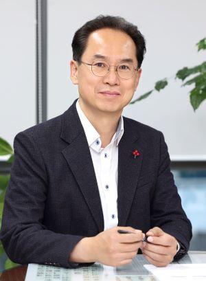 NSP통신-엄태현 영주시 부시장 취임 민생안정·미래 사업 총력, 충혼탑 참배, 신년사 발표와 동시에 권한대행 업무 시작, 1조 1천억 원 예산 신속 집행으로 지역 경제 활력 제고, 무탄소 전원개발사업·첨단베어링 산단 등 핵심 현안 흔들림 없이 추진 (사진 = 영주시)