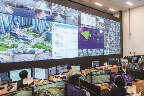 NSP통신-고양시 전역의 상황 정보가 실시간으로 펼쳐지는 고양 스마트시티센터 관제실 (사진 = 고양소식)