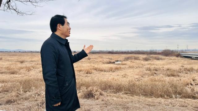 NSP통신-양기대 전 국회의원이 화옹지구를 찾은 모습. (사진 = 양기대 전 의원)