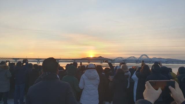 NSP통신-제15회 평택호 해맞이 행사 모습. (사진 = 평택시)