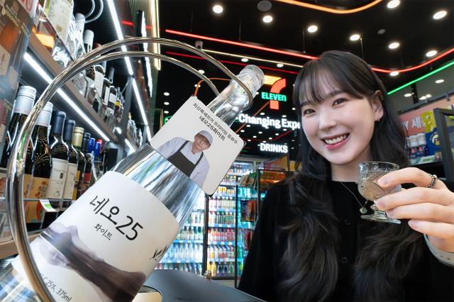 [NSP PHOTO]세븐일레븐, 프리미엄 전통주 시장 공략…이번에도 조림핑 최강록 네오25화이트 선봬