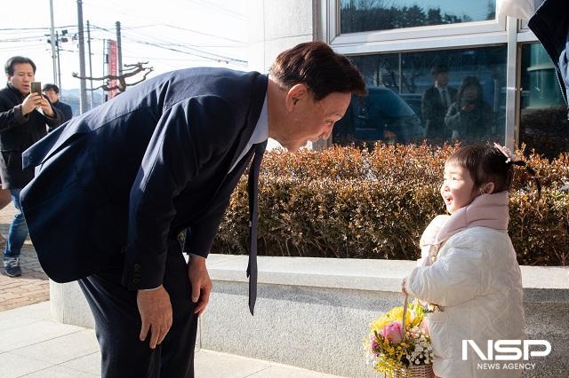 NSP통신-군산시가 2026년 병오년(丙午年) 새해를 맞아 시민들과 직접 소통하며 현장의 생생한 목소리를 시정에 담기 위한 읍면동 신년대화를 시작한다. (사진 = 군산시)