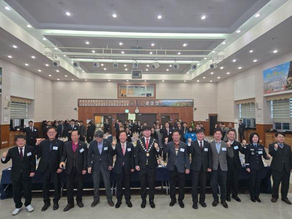 NSP통신-봉화군 2026년 새해 맞아 신년교례회 성황리 개최, 군 청년회의소 150여 명 참석해 화합과 발전 다짐 (사진 = 봉화군)