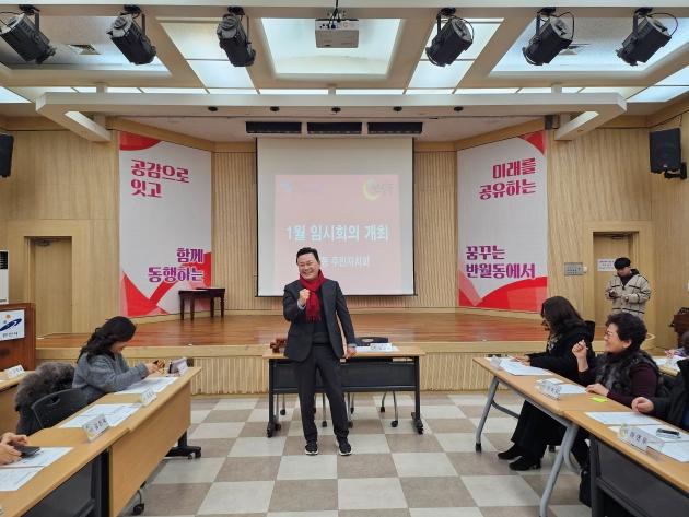 NSP통신-5일 안산시 반월동 주민자치회 임시회에 참석한 김석훈 전 안산시갑 당협위워장이 인사말을 하고 있다. (사진 = 김석훈 전 당협위원장실)