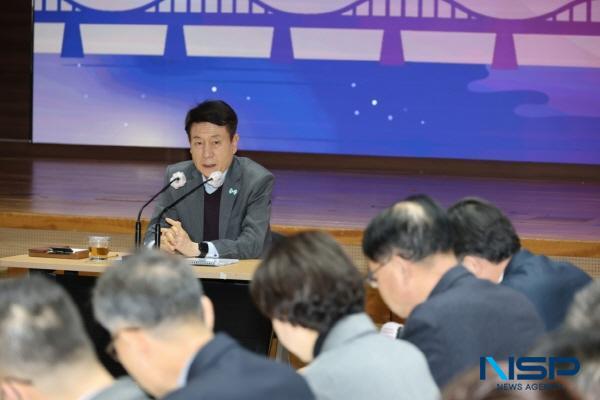 NSP통신-포항시는 6일 이강덕 시장 주재로 시청 대회의실에서 확대간부회의를 개최했다. (사진 = 포항시)