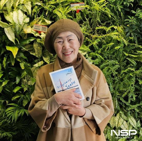 NSP통신-박주희씨가 여수시 SNS 서포터즈로 활동하면서 개인 SNS에 연재했던 글들은 엮고 다듬어 한 권의 책으로 담아냈다. (사진 = 여수시)