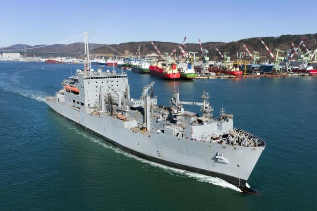 NSP통신-지난 6일 울산 HD현대중공업 중형선사업부 인근 부두에서 미 해군 소속 USNS 앨런 셰퍼드함이 정기 정비를 마치고 출항하는 모습 (사진 = HD현대중공업)