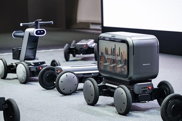 NSP통신-모베드(MobED) 상용화 모델 및 탑 모듈(Top Module) 결합 콘셉트 모델 (사진 = 현대차그룹)