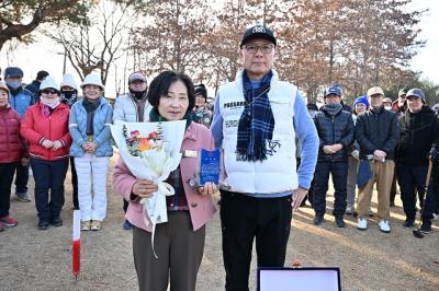 [NSP PHOTO]이순덕 완주군의원, 삼례 금와파크골프장 공로패 수상