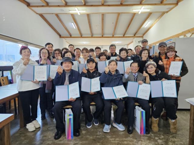 NSP통신-2026년 평택시 민간환경감시단 위촉식 기념촬영 모습. (사진 = 평택시)