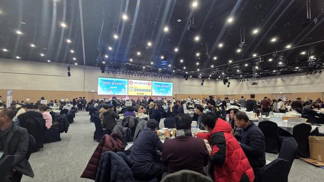 NSP통신-이번 정기총회는 전국 14개 지부에서 활동하는 음식업소 상인들과 관광버스 기사 등 연합회 회원 600여 명이 참석해 안동의 풍부한 관광 자원을 직접 체험하고 상생 발전을 논의하는 소통의 장으로 진행됐다. (사진 = 안동시)