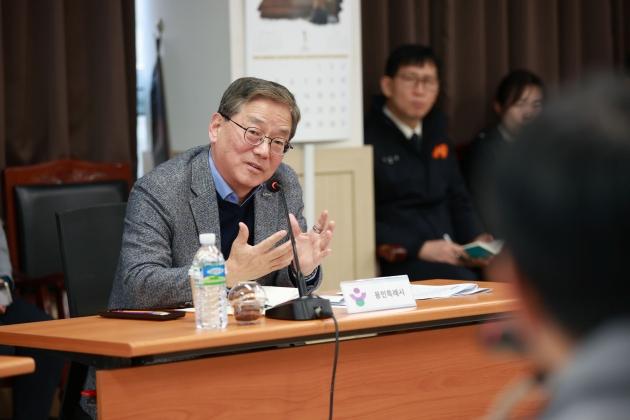 NSP통신-황준기 용인특례시 제2부시장이 7일 용인서부경찰서에서 열린 제16회 안전문화살롱에 참석해 안전 대책을 논하고 있다. (사진 = 용인특례시)