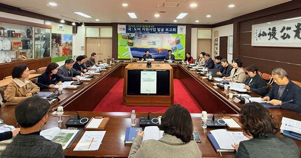 NSP통신-곡성군이 지난 7일 군청 소통마루에서 개최한 국·도비 지원사업 발굴 보고회. (사진 = 곡성군)