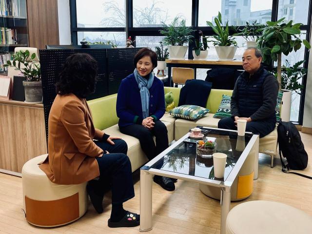NSP통신-12일 유은혜 다시 빛날 경기교육 공동대표(가운데)가 간담회에서 발언을 하고 있다. (사진 = 다시빛날경기교육)