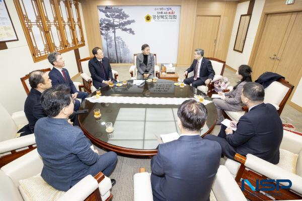 NSP통신-경상북도의회는 12일 진일표 주부산 중국총영사 일행이 양국 지방의회 간 우호교류를 강화하고 투자유치 협력방안에 대해 논의하기 위해 경북도의회를 방문했다고 밝혔다. (사진 = 경상북도의회)