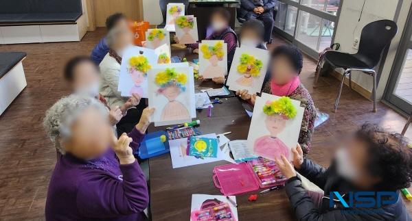 NSP통신-영천시 치매안심센터는 치매예방과 어르신들의 건강한 노후생활을 위해 13일부터 지역 경로당을 중심으로 한 치매관리 사업 우리마을 예쁜치매쉼터와 내 기억의 봄을 본격 운영한다고 밝혔다. (사진 = 영천시)