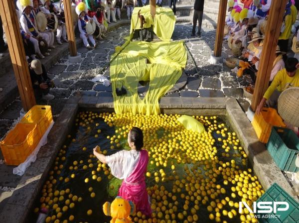 NSP통신-고흥유자축제, 3년 연속 전남도 대표축제 선정 쾌거-천년샘 기원 공연 (사진 = 고흥군)