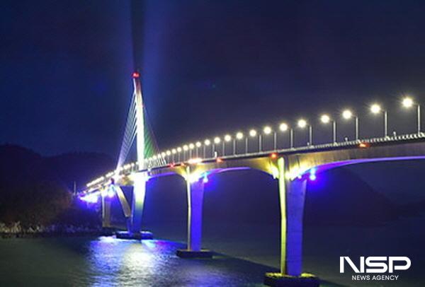 NSP통신-여수 둔병대교 야경 (사진 = 여수시)