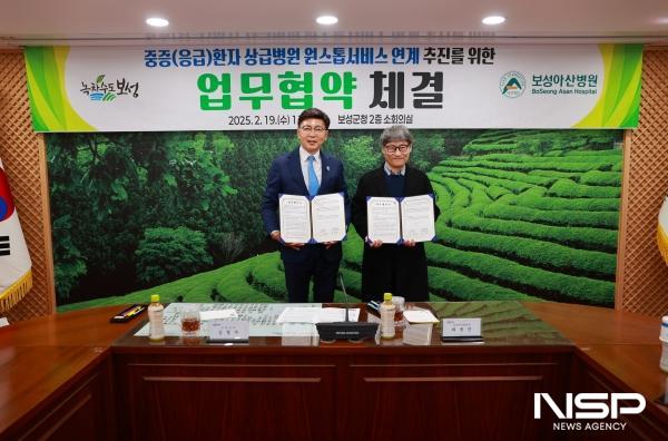 NSP통신-보성군은 지난해 2월 보성아산병원과 중증환자 원스톱 진료 연계 업무협약을 체결했다.(왼쪽 김철우 보성군수, 오른쪽 보성아산 최병진 병원장) (사진 = 보성군)