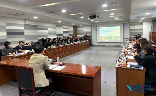 NSP통신-경상북도는 급속한 고령화와 공중보건의 감소로 심화하는 농어촌 의료 취약 문제에 대응하기 위해 기능강화 보건진료소 시범사업을 본격적으로 추진한다. 시군 보건소장 회의 모습 (사진 = 경상북도)