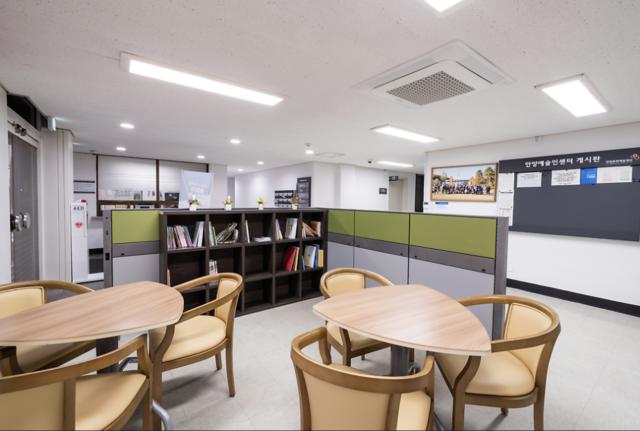 NSP통신-안양예술인센터 내부 모습. (사진 = 안양문화예술재단)