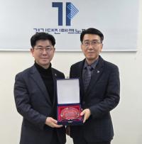 [NSP PHOTO]윤충식 경기도의원, 대진TP 감사패 받아…경기북부 산업 발전 버팀목