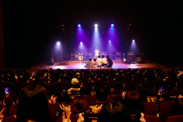 NSP통신-지역·세대간 문화 접근성 확대 위해 선보이는 어텐션라이브 상설 기획공연 모습. (사진 = 용인문화재단)