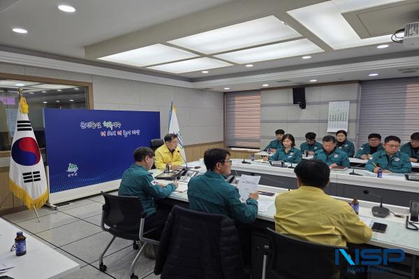 NSP통신-성주군은 지난 15일 군청 재난상황실에서 최근 의성군에서 발생한 대형산불을 계기로 겨울철 산불발생 위험에 선제적으로 대응하기 위해 부군수 주재 긴급 산불방지대책 회의를 개최했다. (사진 = 성주군)