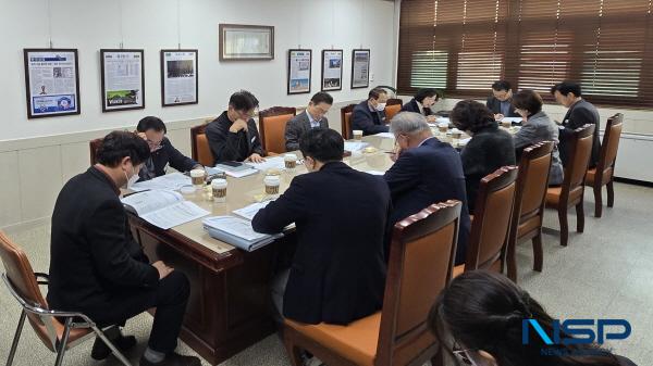 NSP통신-영천시는 16일 시청 소통실에서 최기문 시장 주재로 부시장, 국·소장 등 17명이 참석한 가운데 청렴영천추진단 제1차 회의를 개최했다. (사진 = 영천시)