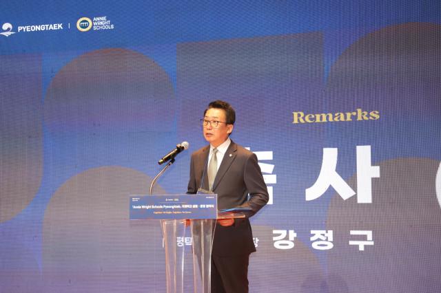 NSP통신-애니라이트 스쿨 설립·운영 협약식에서 축사하는 강정구 의장. (사진 = 평택시의회)