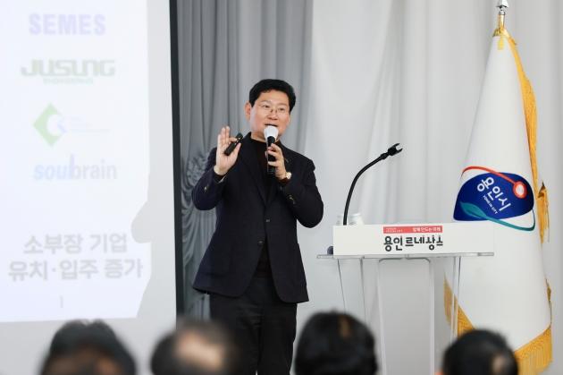 NSP통신-16일 시청 컨벤션홀에서 열린 기업인 간담회에서 이상일 용인특례시장이 발언하고 있다. (사진 = 용인특례시)