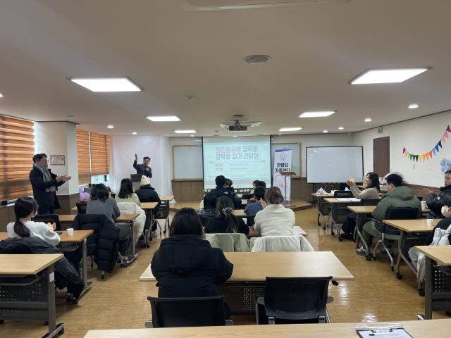 NSP통신-15일 안양시 가족센터 3층 지혜나눔방에서 열린 다문화가족 장학생 정기 간담회 모습. (사진 = 안양시)