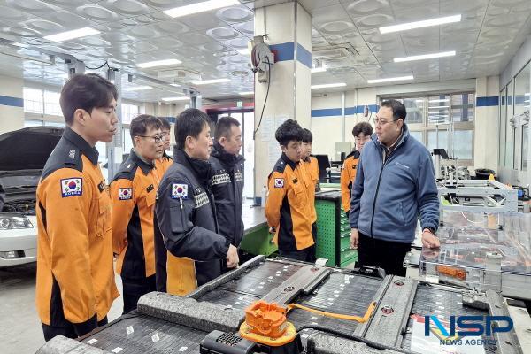 NSP통신-영남이공대학교는 전기자동차 보급 확산에 따라 증가하고 있는 전기차 화재에 효과적으로 대응하기 위해 2026년 소방공무원(재직자) 전기차 화재 진압 특화교육을 실시했다. (사진 = 영남이공대학교)