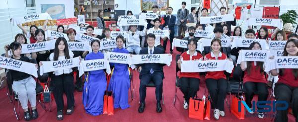 NSP통신-김정기 대구광역시장 권한대행을 단장으로 한 대구시 대표단은 지난 16일 오후 3시(현지시간) 베트남 호치민시 홍방국제대학교를 방문해 대구 유학 설명회를 개최했다. (사진 = 대구광역시)