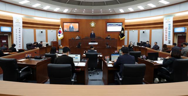 NSP통신-19일 오산시의회 제299회 임시회가 진행되고 있다. (사진 = 오산시의회)
