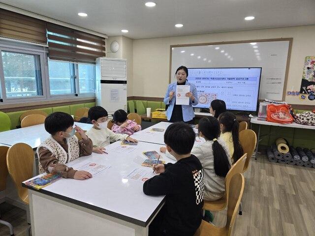 NSP통신-학생들이 찾아가는 겨울방학 집중교육 프로그램 참여한 모습. (사진 = 경기도교육청)