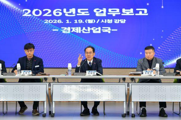 NSP통신-영주시 현장 점검 이어 현안 토론 업무보고로 시정 박차, 핵심 현안 위주 심층 논의, 정책 실행력 및 부서 간 협업 강화 (사진 = 영주시)