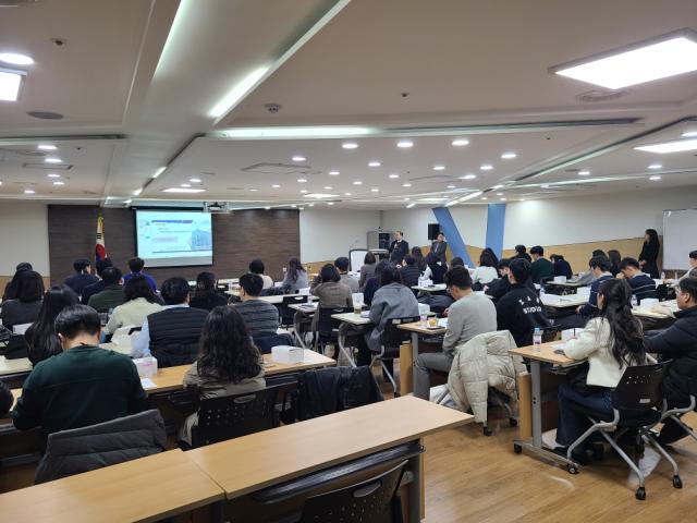 NSP통신-19일 교육공무직 담당자 역량 강화 연수가 진행되고 있다. (사진 = 경기도교육청)