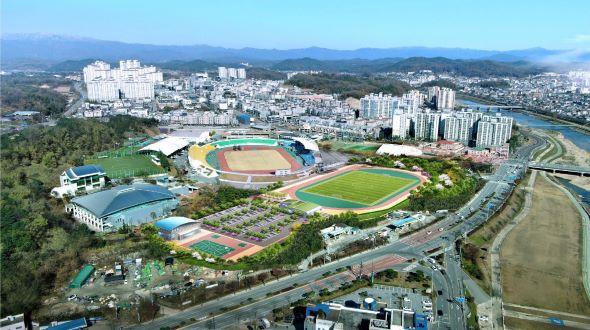 NSP통신-이번 사업으로 보조경기장이 설치되면 풋살·축구·장애인 론볼 등 소규모 체육대회와 전지훈련 등을 유치할 수 있고 지역 학교의 체육수업 및 각종 대회 장소로 활용돼 학생들에게 쾌적한 체육활동 환경을 제공할 수 있다. (사진 = 영주시)