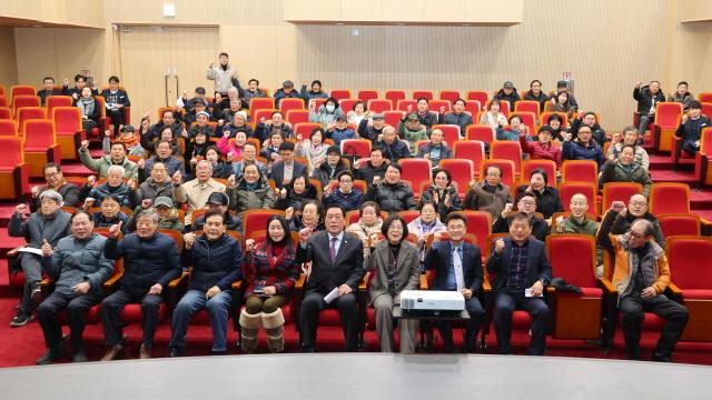 NSP통신-20일 평생학습관 다목적실에서 열린 2026년 상반기 안성1동 정책공감토크 기념촬영 모습. (사진 = 안성시)