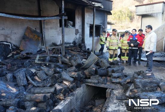 NSP통신-김영록 전라남도지사 광양 옥곡면 산불 발화 현장 둘러보고 있다 (= 전라남도)